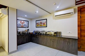 Petit déjeuner buffet (400 INR par personne)