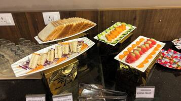 Daily buffet breakfast (INR 400 per person)