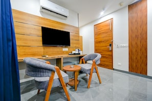1 bedroom, laptop workspace, iron/ironing board, free WiFi