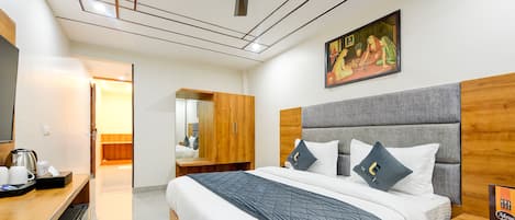 Family Suite | Laptop workspace, iron/ironing board, free WiFi