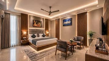 Premium Suite | Laptop workspace, iron/ironing board, free WiFi