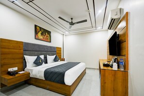 Family Suite | Laptop workspace, iron/ironing board, free WiFi