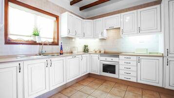 Villa (4 Bedrooms) | Interior