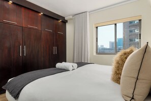 1 chambre, coffres-forts dans les chambres, fer et planche à repasser