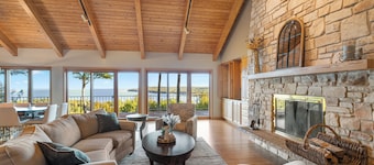 Stunning 5-bedroom, 4.5-bath Bluff home with Spectacular, Panoramic Bay Views