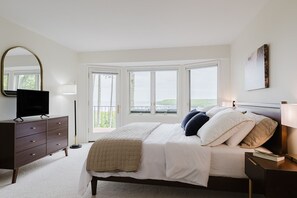 5 chambres, bureau, fer et planche à repasser, lit parapluie