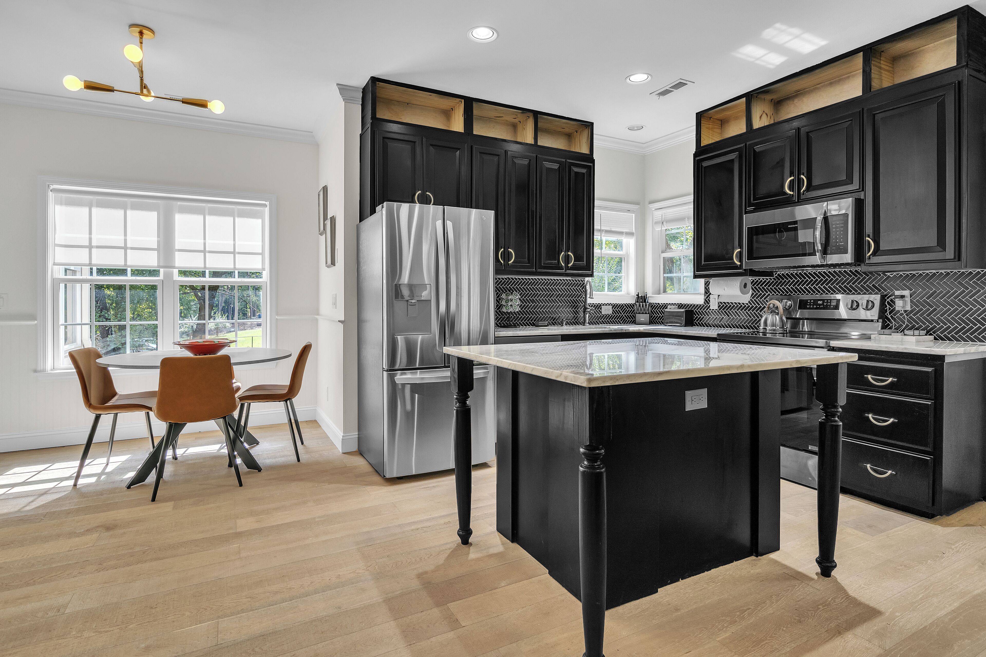 雪櫃、微波爐、焗爐、爐具