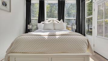 In-room safe, desk, iron/ironing board, WiFi