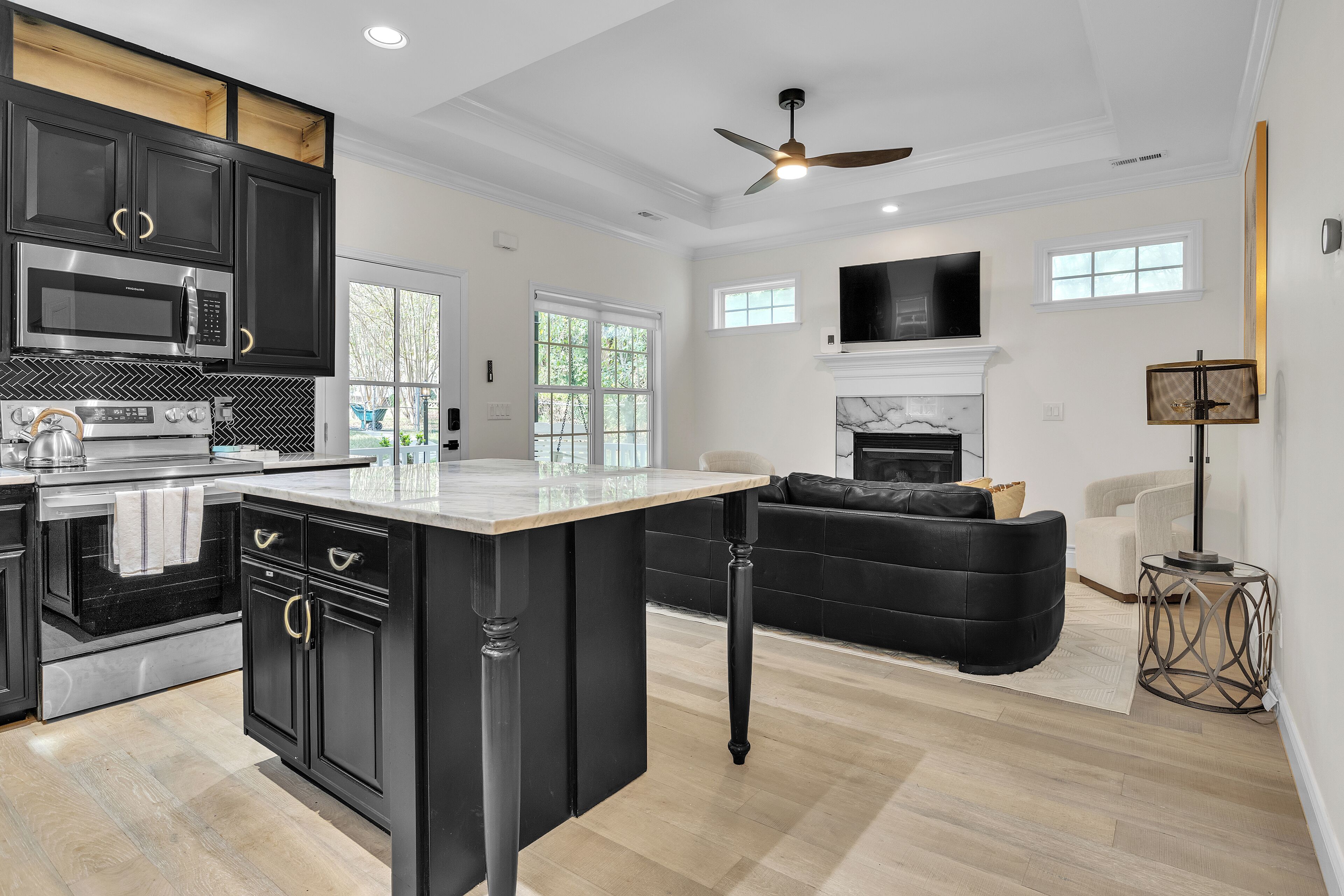 雪櫃、微波爐、焗爐、爐具