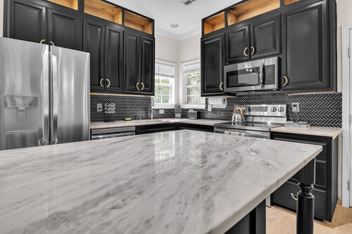 Modern 2BR Cottage w/EV Charger, Pool Access, Near Trilith