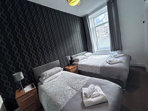 Classic Twin Room | Iron/ironing board, free WiFi - Dunmoore Guesthouse (Oban)