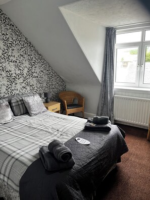 Classic Double Room | Iron/ironing board, free WiFi - Dunmoore Guesthouse (Oban)