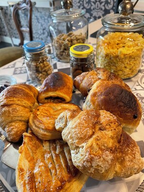 Breakfast buffet - CasaBella 22 (Moncalvo)