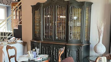 Sudah termasuk sarapan prasmanan setiap hari