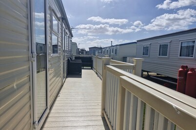 3-bed Caravan, Sleeps 8, Pool & Beach