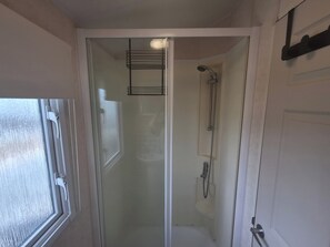 Douche, articles de toilette gratuits
