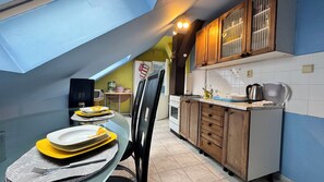 Fridge, microwave, oven, coffee/tea maker - BIG 4-room apartman in city center, in delightful Bratislava with WiFi (Bratislava)