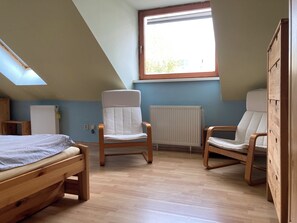 2 bedrooms, iron/ironing board, WiFi