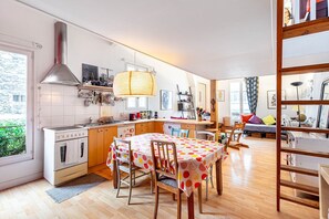 Fridge, oven, coffee/tea maker, toaster