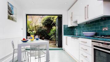 3 bedrooms, Internet