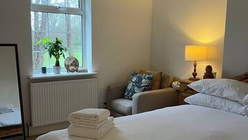 2 bedrooms, iron/ironing board, travel cot, free WiFi