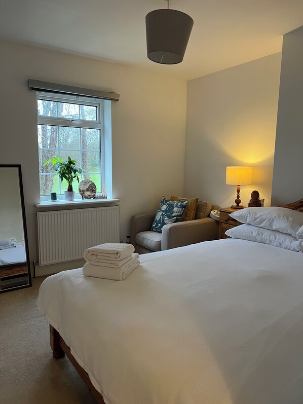 2 bedrooms, iron/ironing board, travel cot, free WiFi