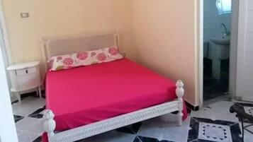 5 bedrooms, free WiFi, bed sheets
