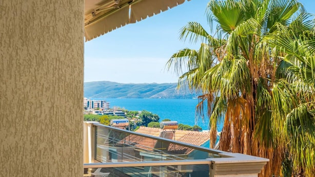 House | 1 bedroom - Luxury Seaview Apartment Free Parking (Vlorë)