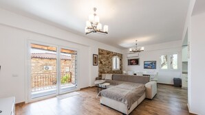 House | 4 bedrooms - Siar The Large Villa Garden Beach Access (Lukovë)