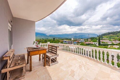 Hometown Apartment in Gjirokaster