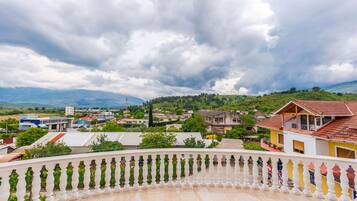 ์ํํธ | 4 ๊ฐ์ ์นจ์ค