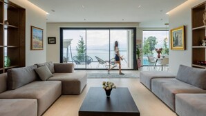 House | 4 bedrooms - The Luxury Villa Private Pool Lake View (Shkodër)