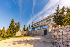 5 bedrooms