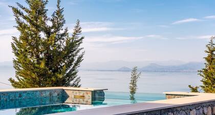 Villa Serenity Luxury Lakeside Manor