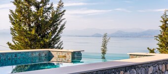Villa Serenity Luxury Lakeside Manor