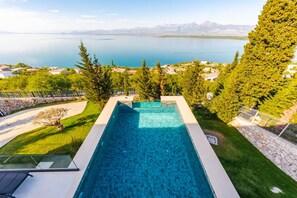 Villa, Smoking | 5 bedrooms