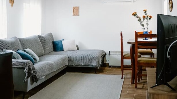 2 bedrooms - City Grove Blooms and Beds 2BR With City Views (Gjirokastër)