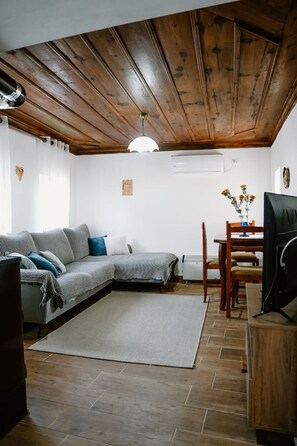 House | 2 bedrooms - City Grove Blooms and Beds (Gjirokastër)