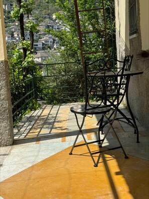 House | 2 bedrooms - City Grove Blooms and Beds (Gjirokastër)