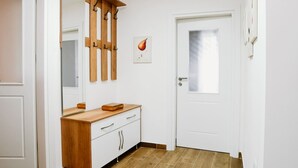 2 bedrooms - City Grove Blooms and Beds 2BR With City Views (Gjirokastër)