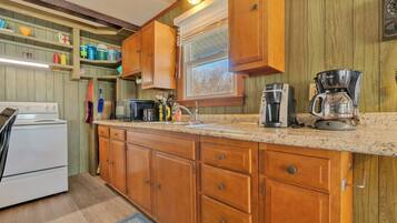 冰箱、微波炉、烤箱、炉灶