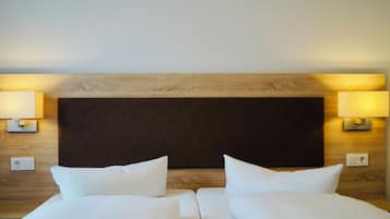 Comfort-Doppelzimmer | Schreibtisch, laptopgeeigneter Arbeitsplatz, kostenloses WLAN