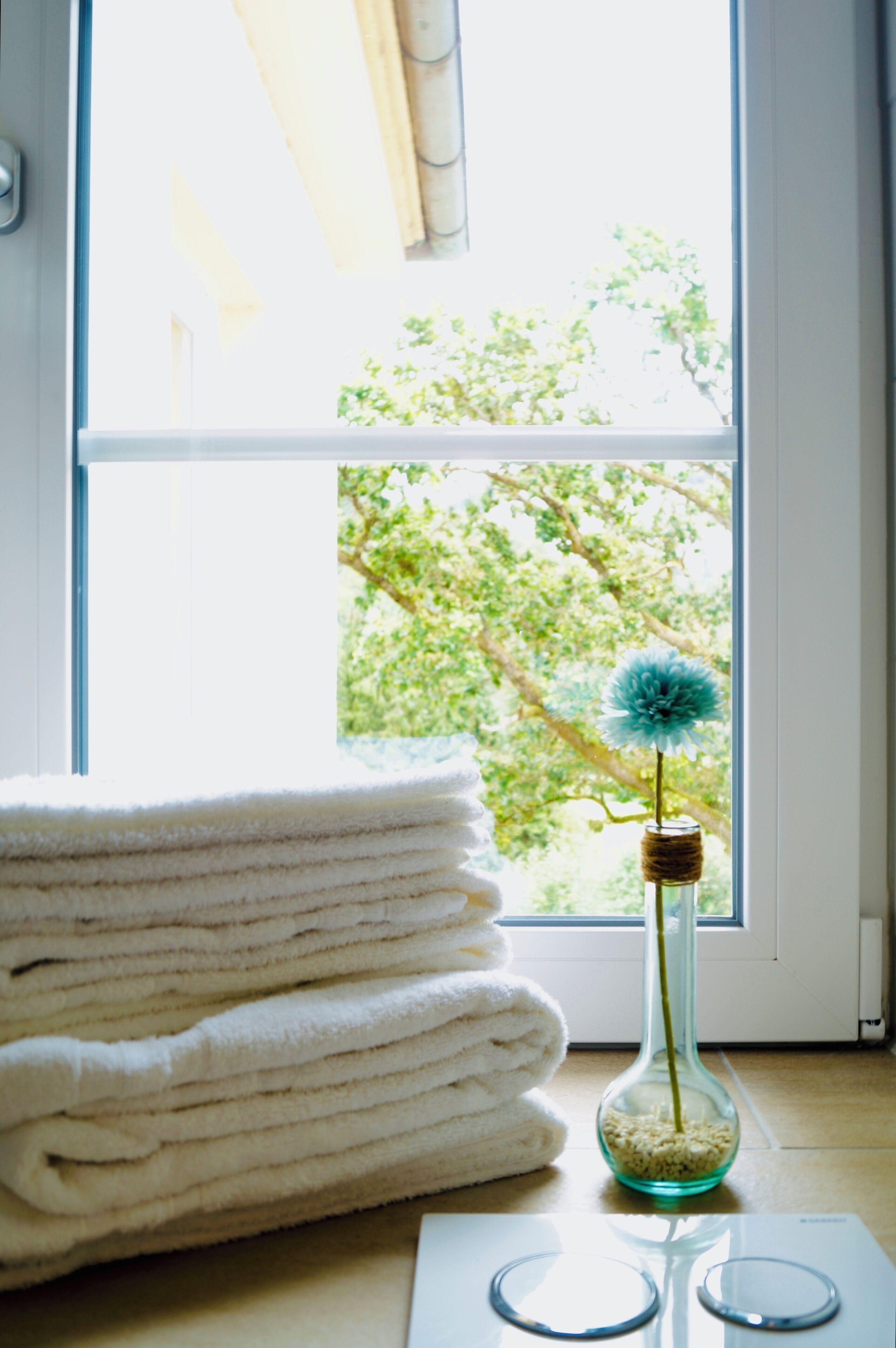 Ducha, secador de pelo, toallas y jabón