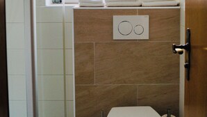 Bathroom - Hotel & Restaurant Pelikan (Beuron)
