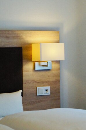 Basic Double Room | Desk, laptop workspace, free WiFi, bed sheets - Hotel & Restaurant Pelikan (Beuron)