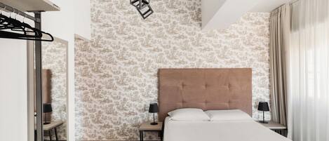 高级房 | 办公桌、免费 WiFi