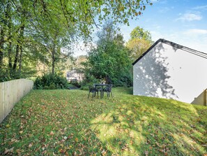 Outdoor dining - 2 bedroom accommodation in Colintraive (Colintraive)