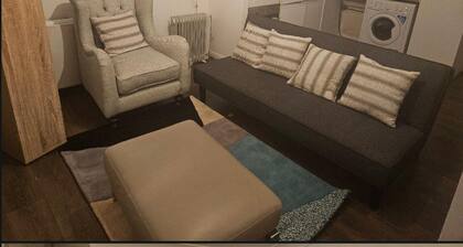 Cozy Romford Escape With Modern Amenities
