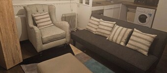 1 Bed House Sleeps 2 -free Parking -Tv