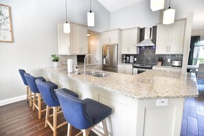 Microwave, oven, stovetop, dishwasher - Charming 3-bedroom house with AC,WiFi and HEATED POOL in welcoming Rotonda West (Rotonda West)